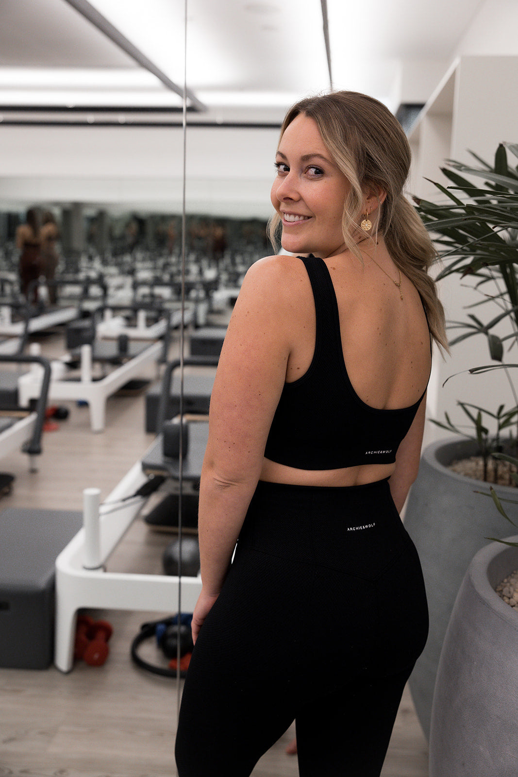 Archie & Wolf Chelsea Legging in Black, high-waisted leggings