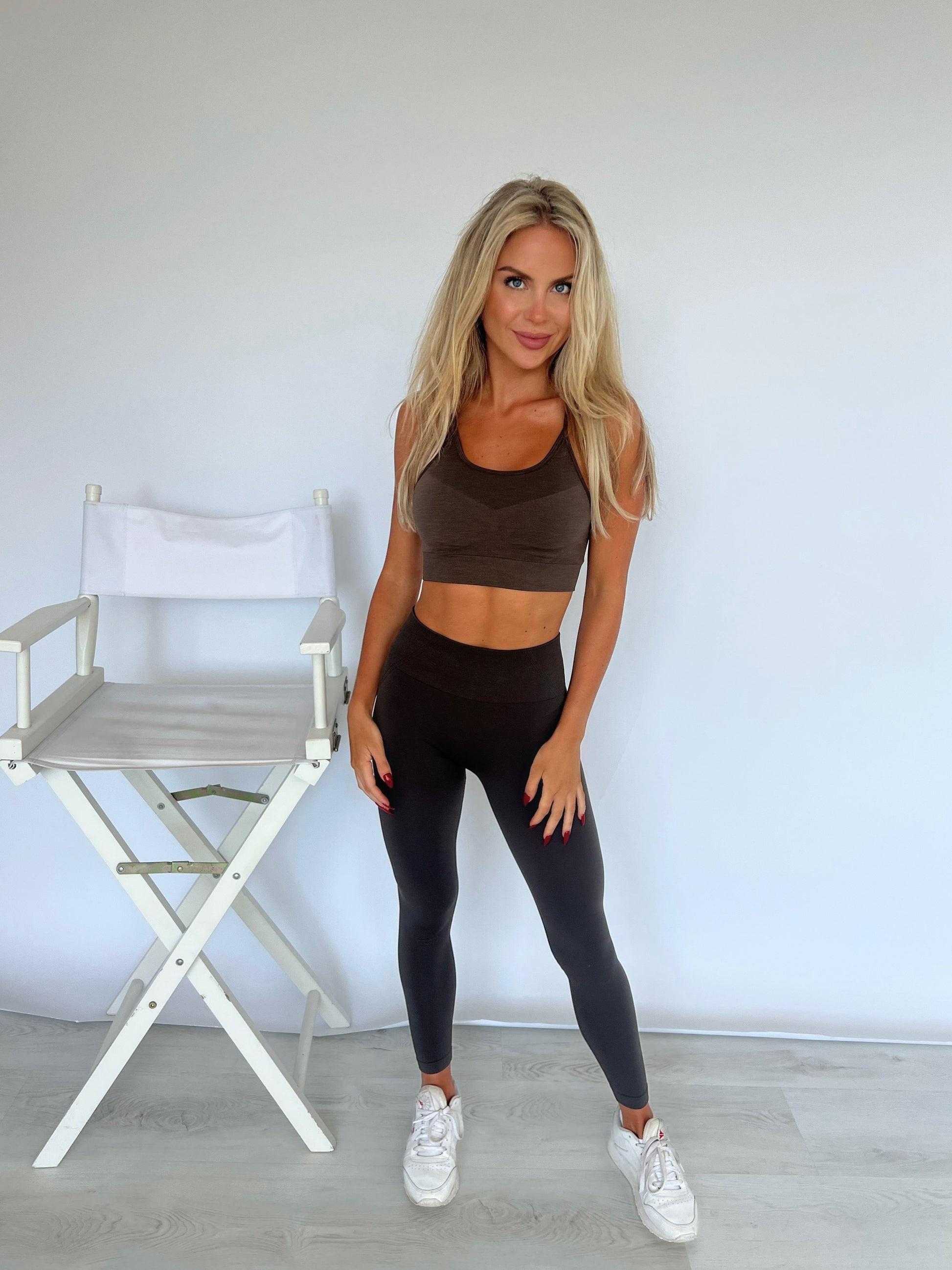 Archie & Wolf Tammy Legging Brown, styled as matching set